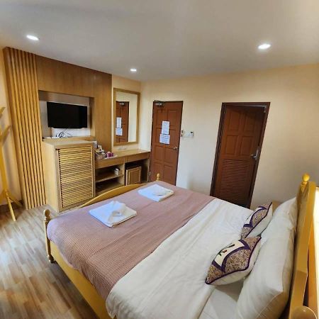 Alaita Hostel Patong Kültér fotó