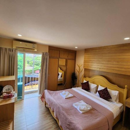 Alaita Hostel Patong Kültér fotó