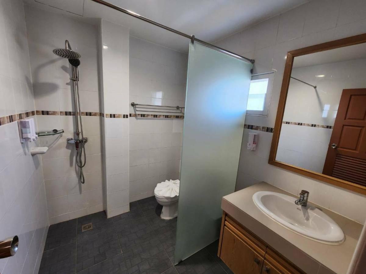 Alaita Hostel Patong Kültér fotó