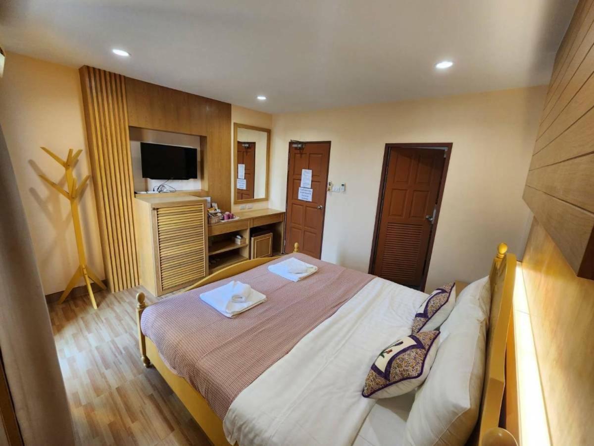 Alaita Hostel Patong Kültér fotó