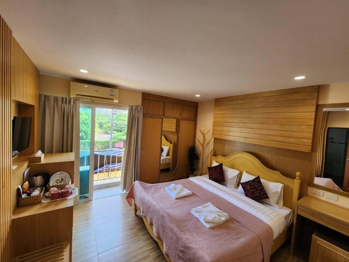 Alaita Hostel Patong Kültér fotó