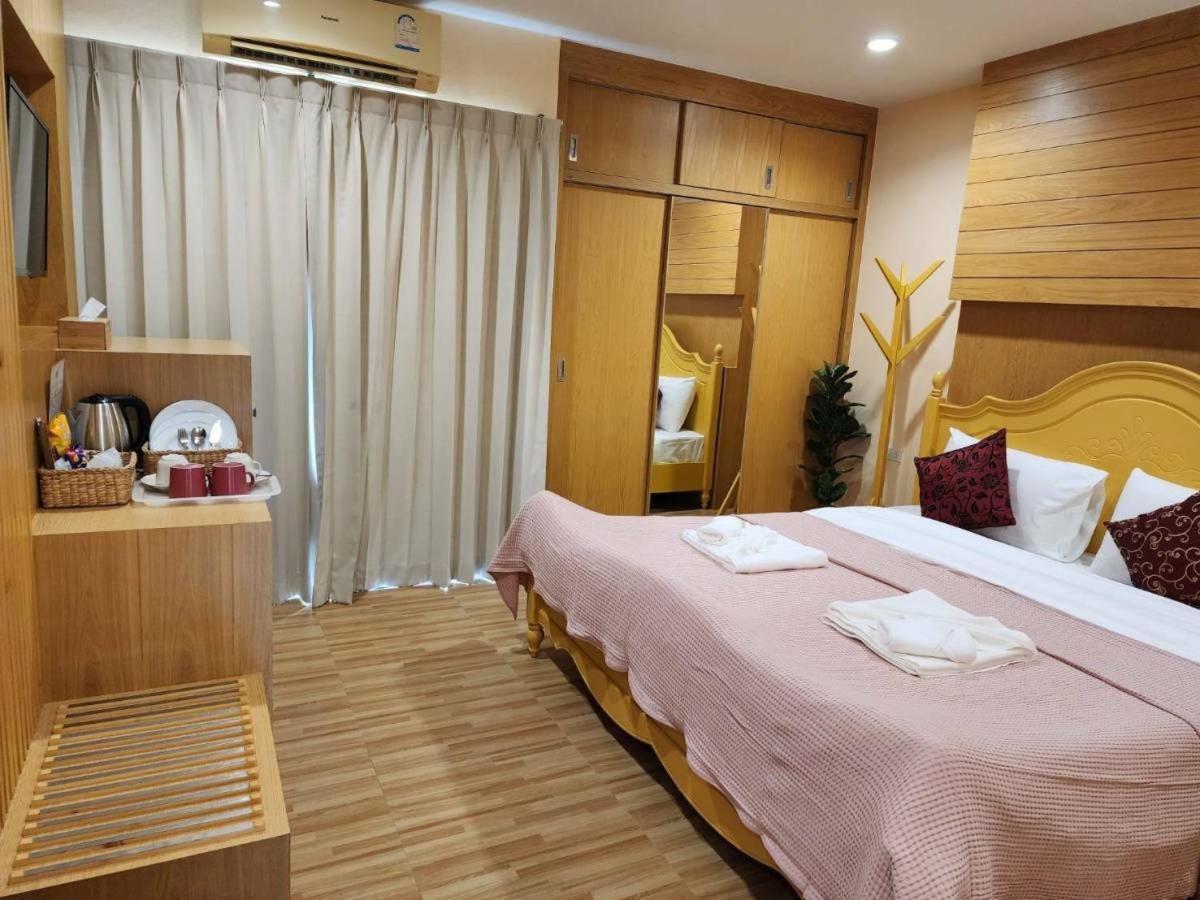 Alaita Hostel Patong Kültér fotó