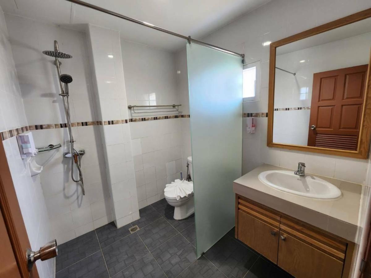 Alaita Hostel Patong Kültér fotó
